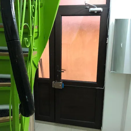 Serban Arenele Romane Marius Nasta 公寓